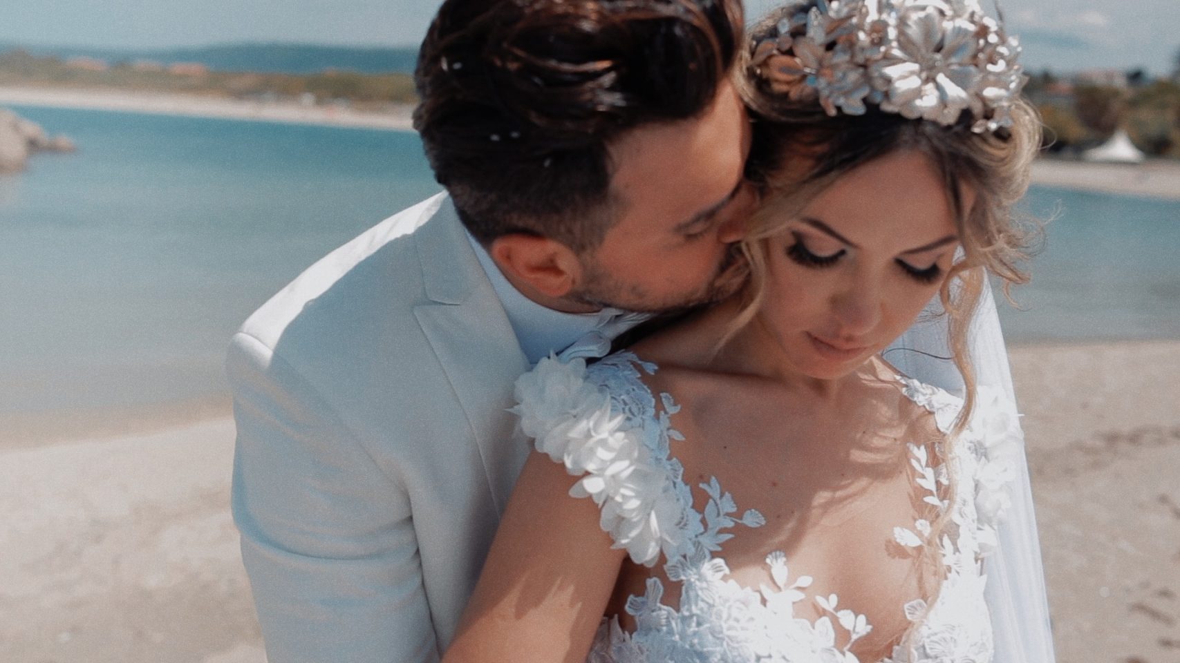 destination wedding in spagna ho raccontato minuto per minuto il matrimonio indimenticabile di questa coppia la loro visione ha reso speciale l'evento momento vissuto autenticamente dalla musica brasiliana alla magia dei fuochi d'artificio e una bellissima torta nuziale